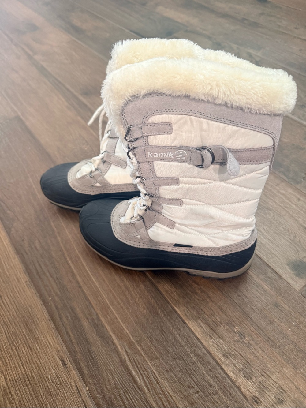 Kamik women’s Cream and grey Insulated Snow Boots with Faux-Fur Cuff